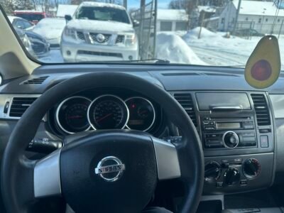 2011 NISSAN VERSA AUTOMATIC NEW SAFETY CLEAN TITLE LOW KM
