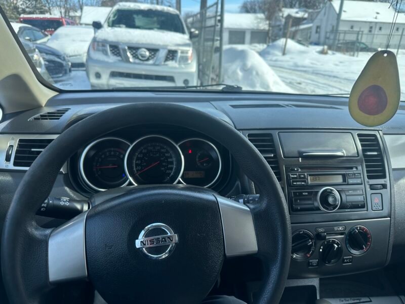 2011 NISSAN VERSA AUTOMATIC NEW SAFETY CLEAN TITLE LOW KM