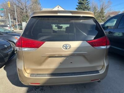 2011 Toyota Sienna LE NEW SAFETY CLEAN TITLE 8 PASSENGER