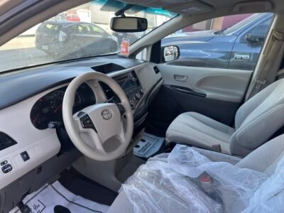 2011 Toyota Sienna LE NEW SAFETY CLEAN TITLE 8 PASSENGER