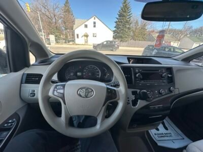 2011 Toyota Sienna LE NEW SAFETY CLEAN TITLE 8 PASSENGER
