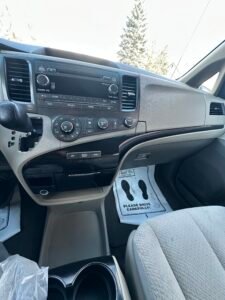 2011 Toyota Sienna LE NEW SAFETY CLEAN TITLE 8 PASSENGER