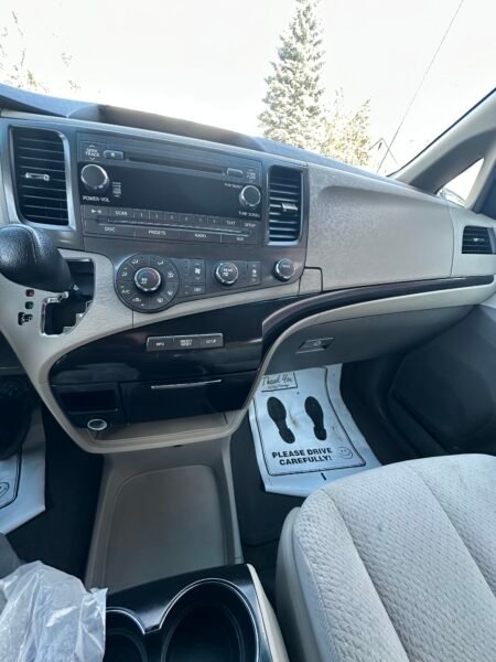 2011 Toyota Sienna LE NEW SAFETY CLEAN TITLE 8 PASSENGER
