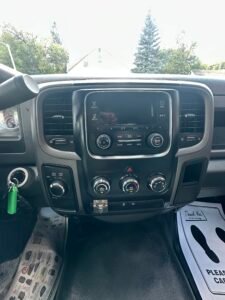 2013 Ram 1500 ST NEW SAFETY CLEAN TITLE LOW KM