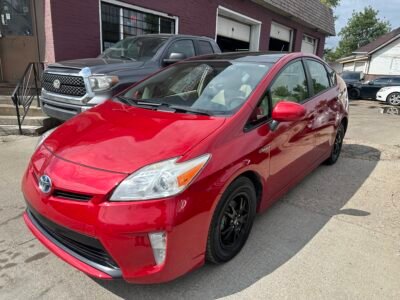 2015 Toyota Prius TOURING new safety clean title low km