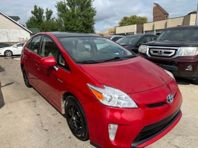 2015 Toyota Prius TOURING new safety clean title low km