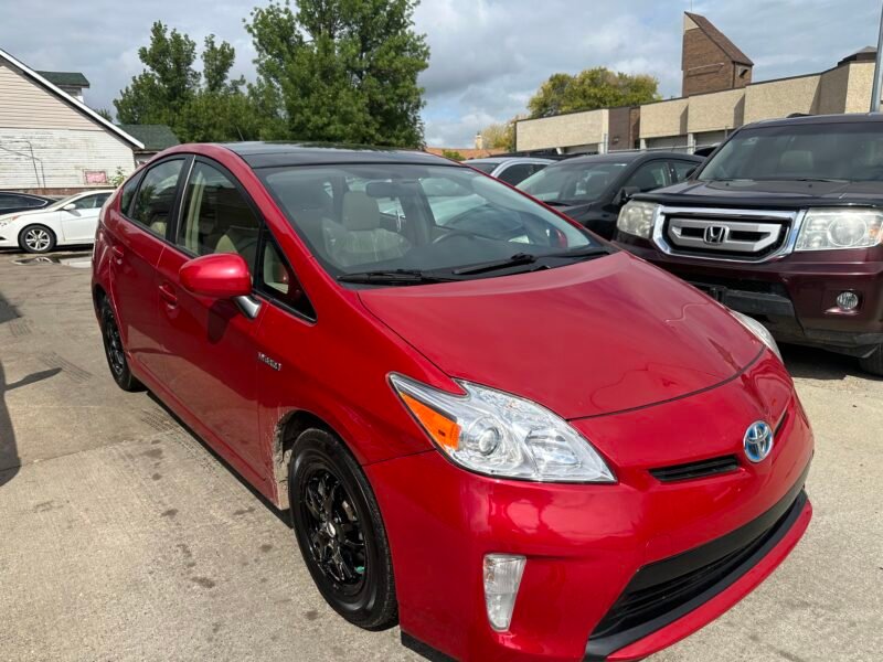 2015 Toyota Prius TOURING new safety clean title low km