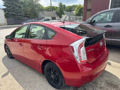 2015 Toyota Prius TOURING new safety clean title low km