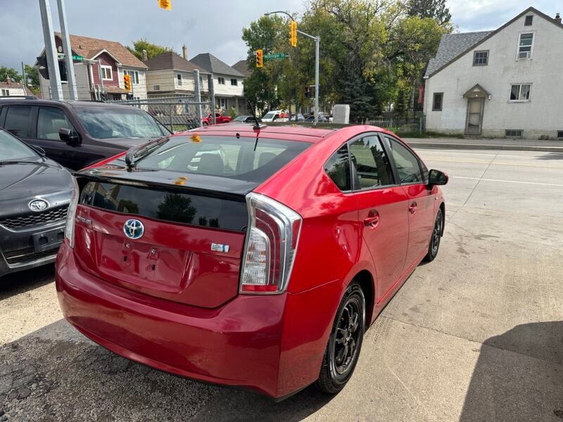 2015 Toyota Prius TOURING new safety clean title low km