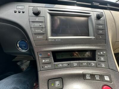 2015 Toyota Prius TOURING new safety clean title low km