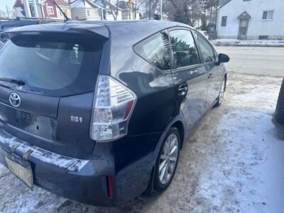 2014 Toyota Prius v Touring LEATHER/SUNROOF/NAVIGATION