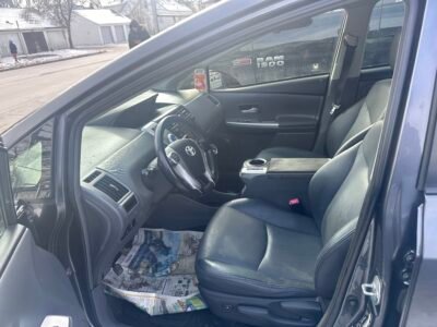 2014 Toyota Prius v Touring LEATHER/SUNROOF/NAVIGATION