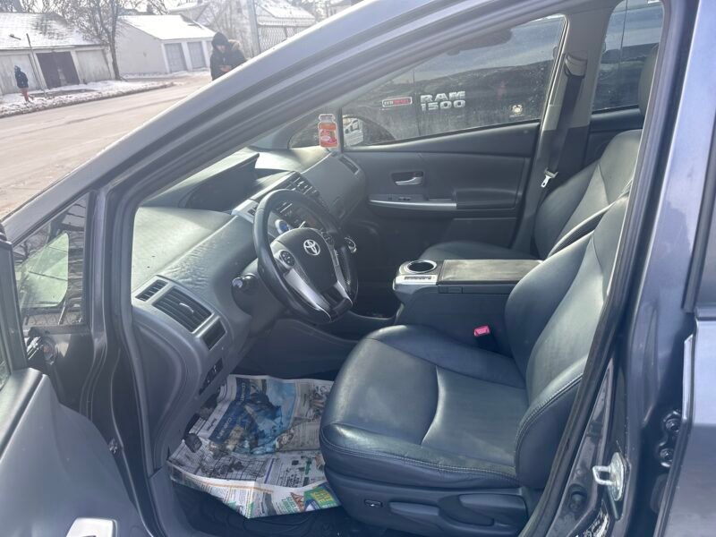 2014 Toyota Prius v Touring LEATHER/SUNROOF/NAVIGATION