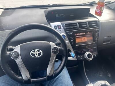 2014 Toyota Prius v Touring LEATHER/SUNROOF/NAVIGATION