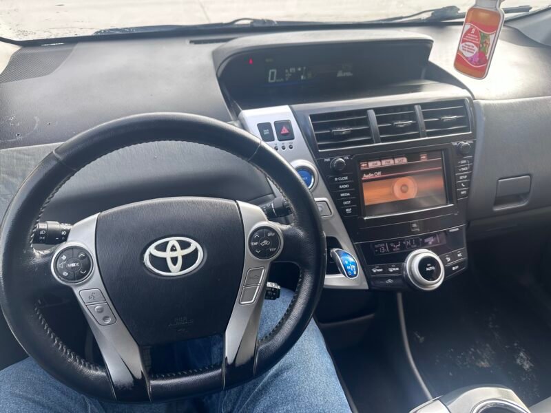 2014 Toyota Prius v Touring LEATHER/SUNROOF/NAVIGATION