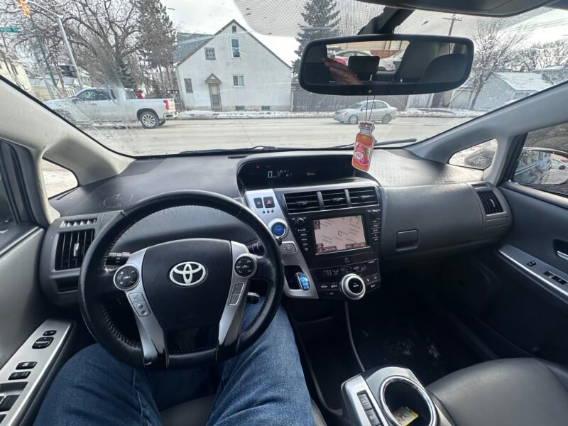 2014 Toyota Prius v Touring LEATHER/SUNROOF/NAVIGATION